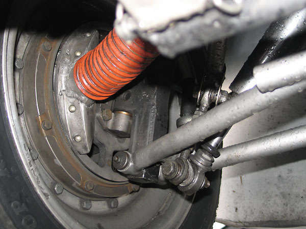 Note how the disc brake backing plates have been modified to receive cooling airflow.