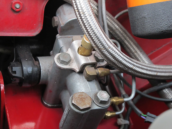 The remote mounted flow control valves have knurled brass knobs. Craig advises they're set rather firm.