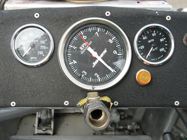 Smiths coolant temp gauge (90-230F), Jones mechanical tach (1000-9000rpm), Smiths oil pressure gauge (0-100psi).