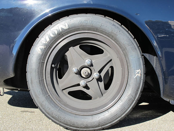 Avon ACB10 Sport tires (195/60-13 78V).