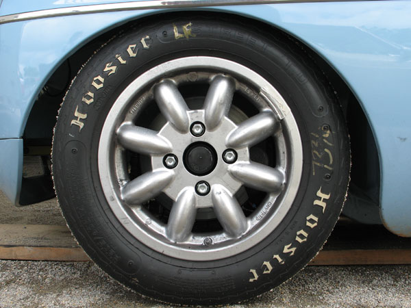 Minilite MagStyle aluminum wheels.