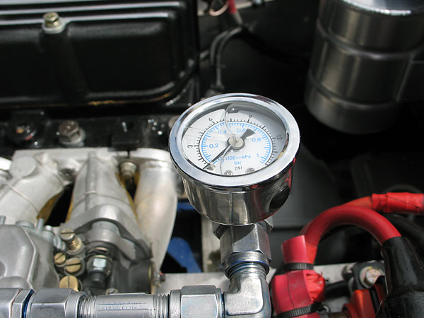 0-15psi liquid-filled fuel pressure gauge.