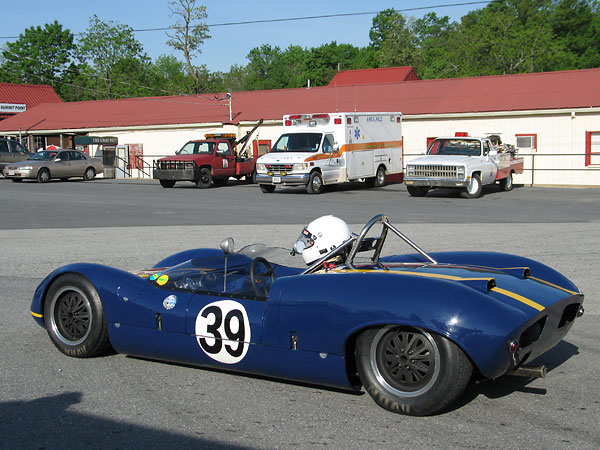 This color scheme recalls the Penske/Sunoco racecars of the late sixties and early seventies.