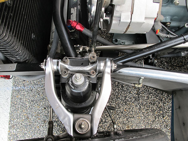 TR250K's unequal length dual wishbone front suspension...