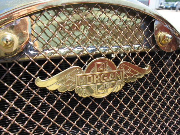 The wire mesh radiator grille was standard until late 1938, but available as optional equipment until WWII.