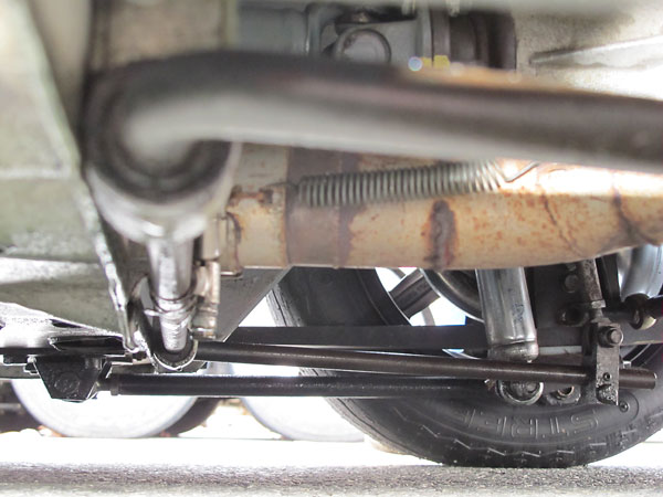 Adjustable rear anti-sway bar.