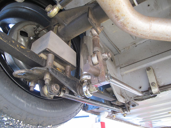 Spacers have been installed on the u-bolts so the axle doesn't bind in relation to the leafspring.