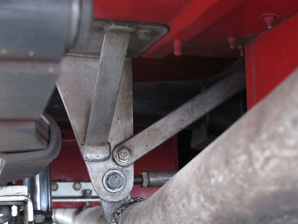 Custom Panhard bar (and brackets) keep the body nominally centered over the rear axle.