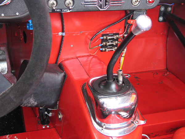 Gear shifter for the Richmond dog-ring, close ratio, 4-speed transmission.