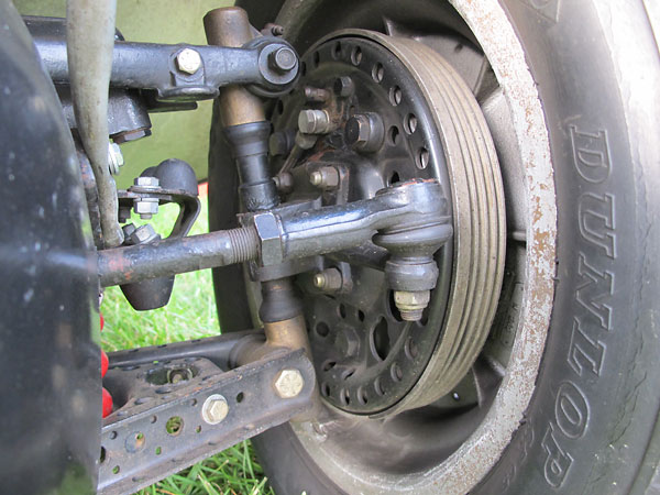 Alfin (aluminum finned) brake drums have been on this car since before it came to America.