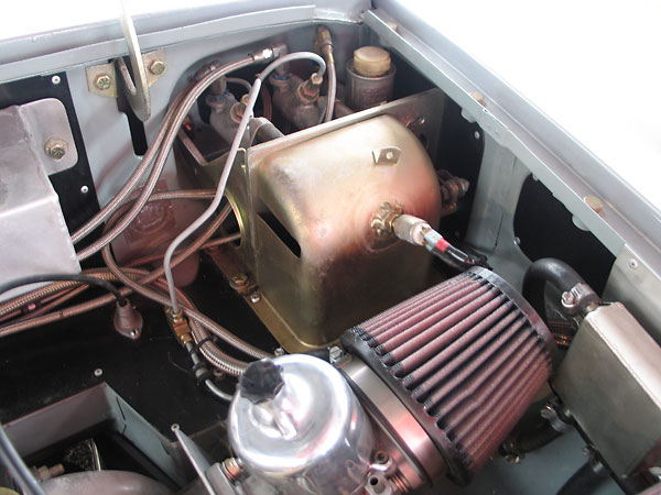 Dual Girling master cylinders with bias bar, and Lockheed clutch slave cylinder.