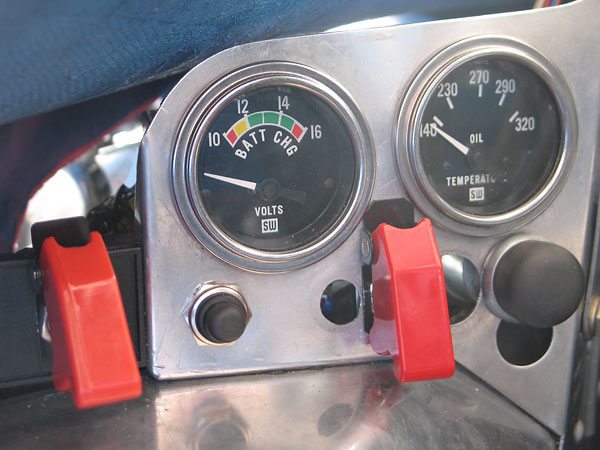 Stewart Warner voltmeter (10-16V) and oil temperature gauge (140-320V).