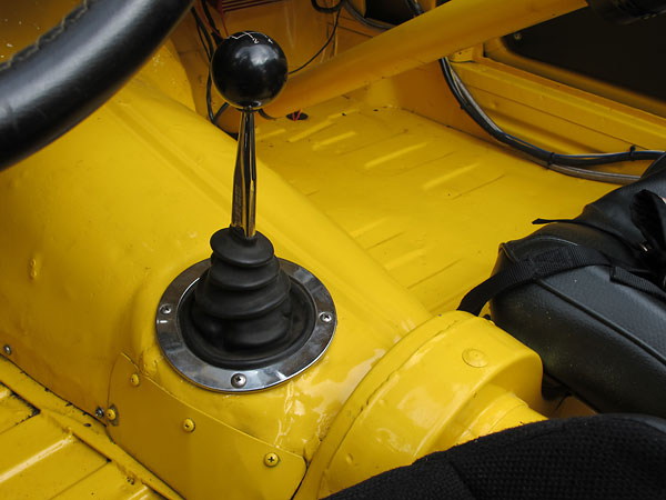 Hurst gear selector for the Ford Toploader 4-speed transmission.