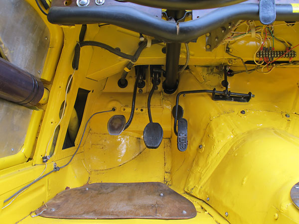 Removeable cover for easy access to the transmission.