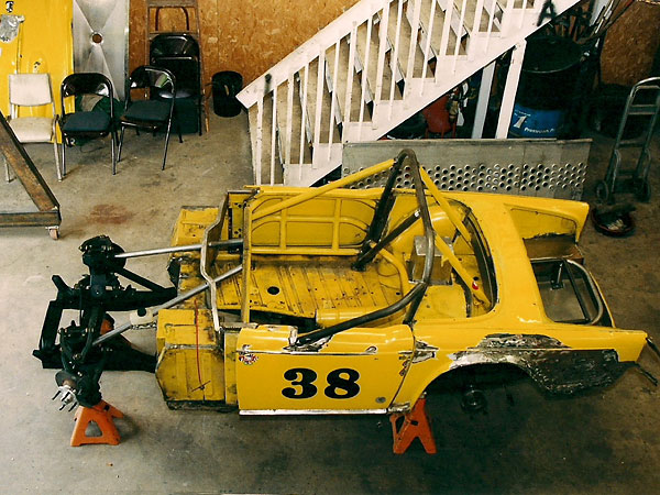 The rollcage extends to suspension mounting points on the frame.