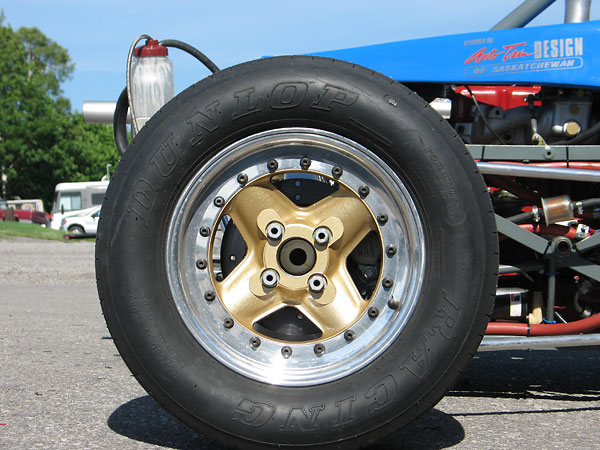 Dunlop Racing Formula Ford tires (135/545-13 CR82 front, 165/580-13 CR82 rear).