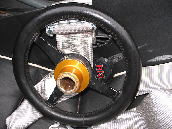 Quick release steering wheel hub.