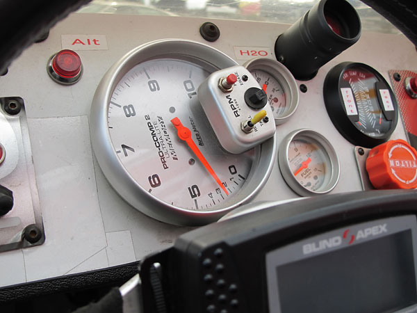 Pro-Comp Ultra-Lite water pressure gauge (0-35psi).