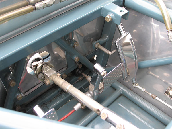 Foreground: the steering column is also drilled for a further forward steering wheel position.
