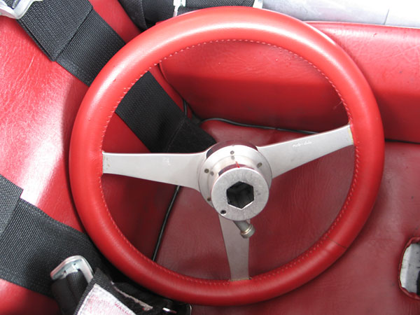 Quick release steering wheel hub.