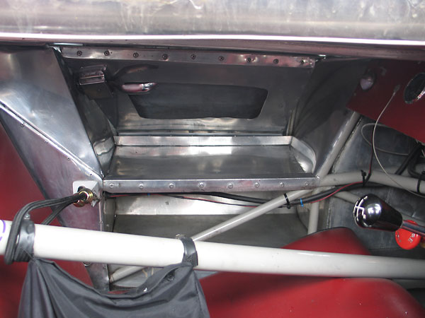 Installation of a Petty bar has improved stiffness and safety. With it, the passenger seat is even less usable.