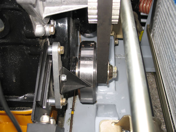 To provide improved access to the balancer, a V-shaped cut-out was made in the front crossmember.