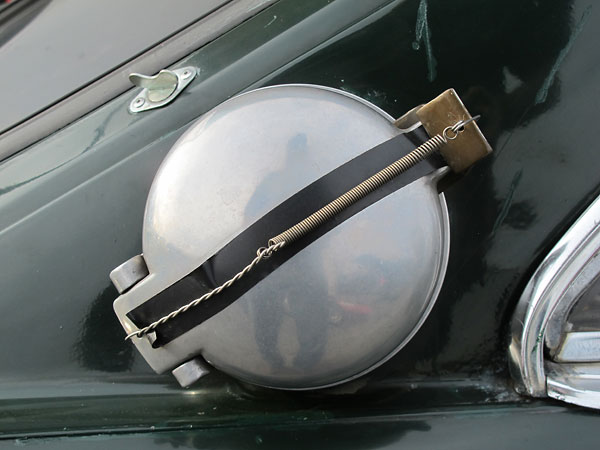 LeMans style fuel filler cap.