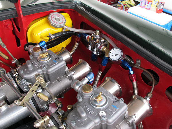 Holley adjustable fuel pressure regulator with VDO gauge (0-15psi).
