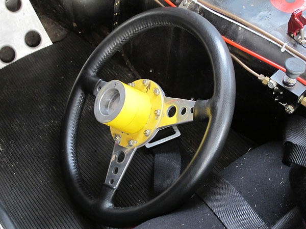 Quick release steering wheel hub.