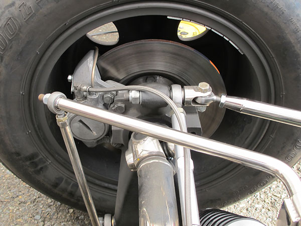 Non-adjustable rear anti-sway bar.