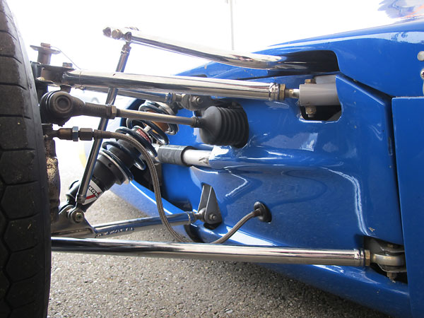 Anti-sway bar with three selectable stiffness settings.