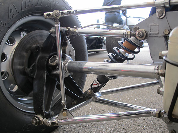 Anti-sway bar with five selectable stiffness settings.