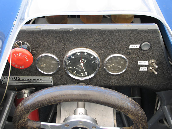 Smiths coolant temperature gauge, chronometric rev counter (9000rpm), and oil pressure gauge.