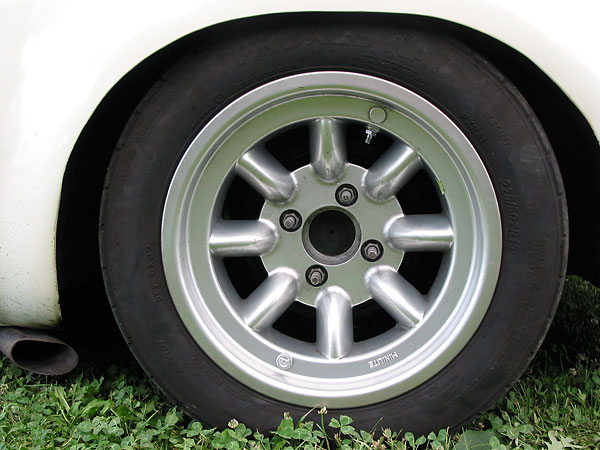 rear: Toyo Proxes RA1 225/50/15 tires on genuine Minilite wheels