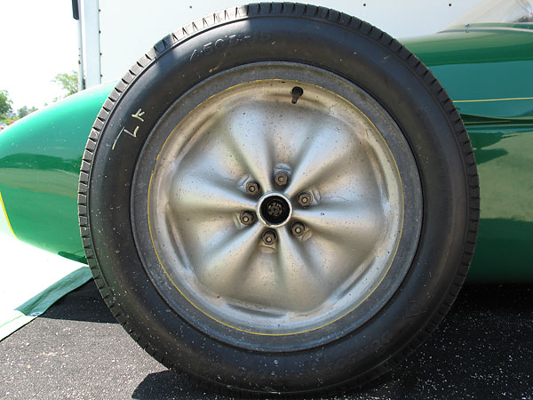 Lotus wobbly web wheel