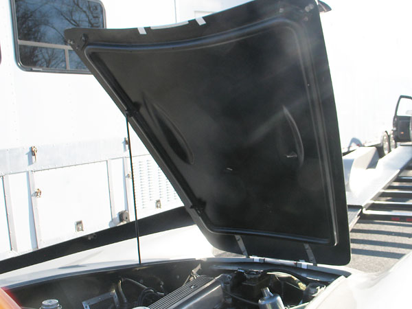 A single offset blister would replace the original bonnet double-hump.