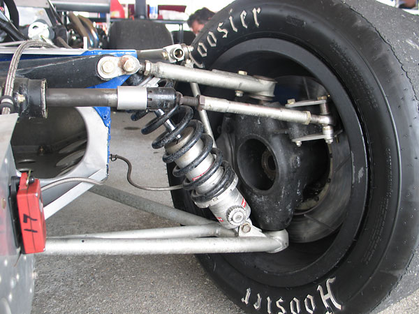 Lola T192 lower control arms are made from three tubes instead of two.