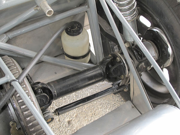 Fixed length (11.5 inch) driveshafts used in combination with lower transverse links (13.5 inch).