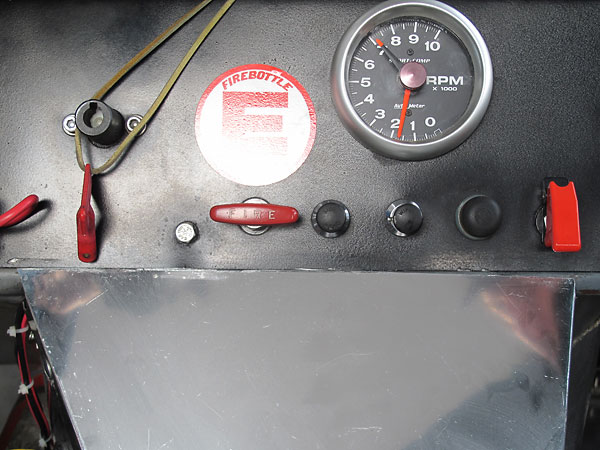 Auto Meter SportComp tachometer (0-10,000rpm).