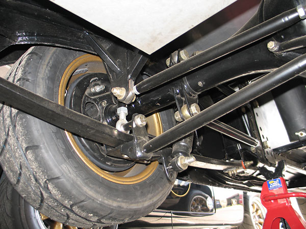 Radius rods run outboard, horizontally, from the bellcrank to brackets on the car's body.