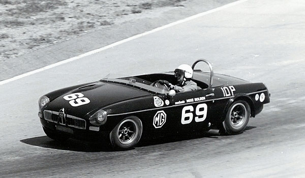 Mosport 1963: hood bulge, headlight fairings, low profile windscreen, rear fender flares, and 8-spoke mag wheels.