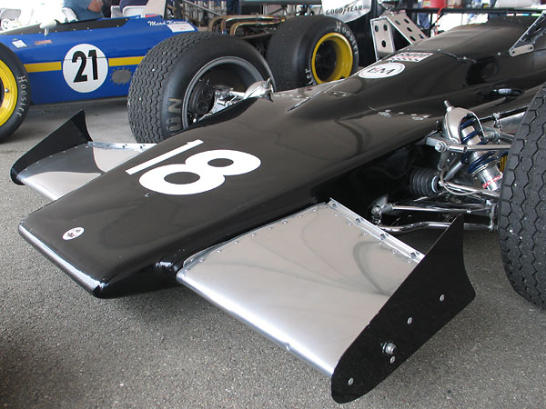 The front wings feature rake adjustment, side plates, and Gurney lips.