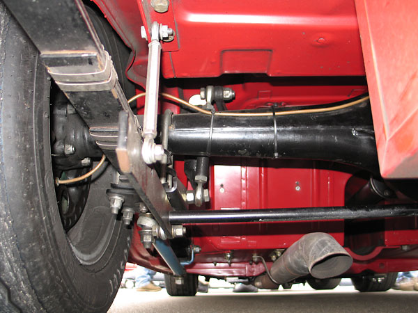 Fab-Tek rear anti-sway bar.