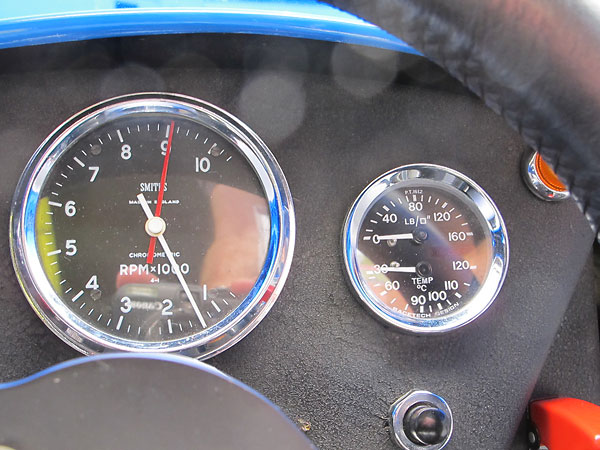 RaceTech Design dual oil pressure (0-160psi) and oil temperature (30-120C) gauge.