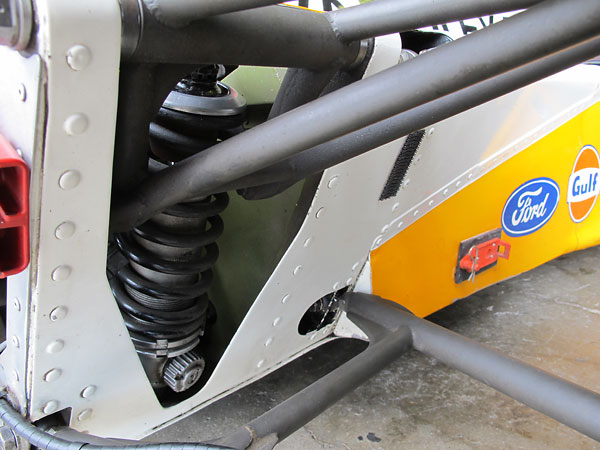 The McLaren M23 front suspension is easily serviceable.