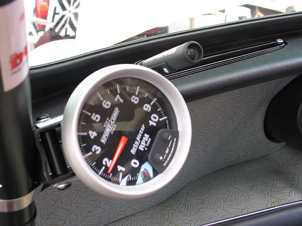 AutoMeter Sport-Comp II tachometer (0-10000rpm) with programmable shift light.