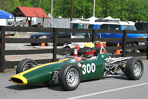 http://www.britishracecar.com/RobertRomanansky-Macon-MR7/RobertRomanansky-Macon-MR7-A.jpg