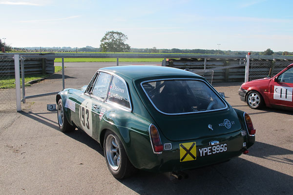 The yellow square with black cross indicates a rookie driver.