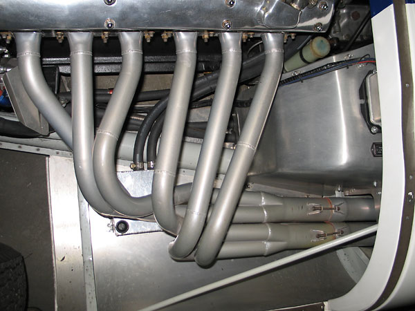 A custom aluminum crankcase breather tank is tucked underneath the headers.
