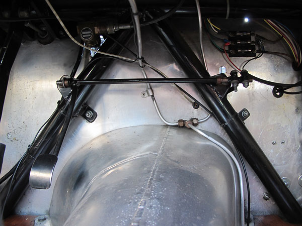 Throttle linkage.